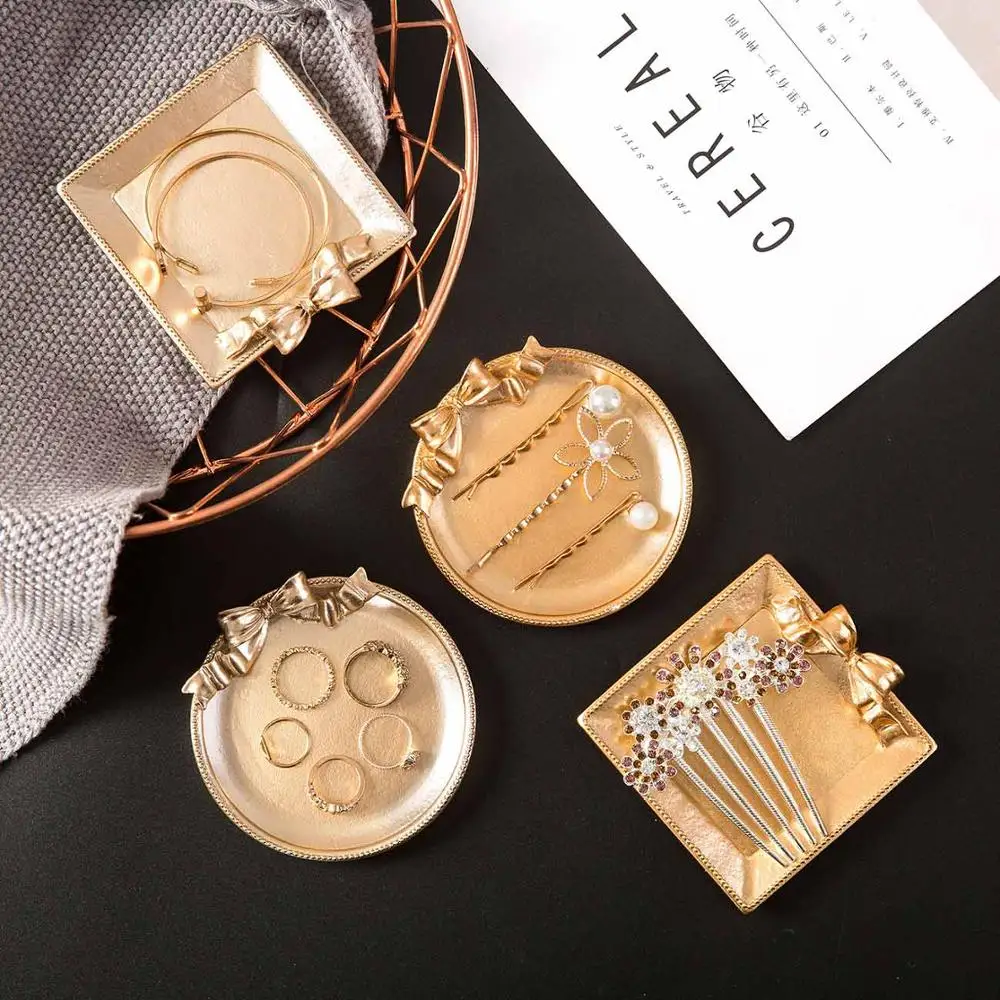 Round Resin Storage Tray Gold Golor Fruit Plate Small Jewelry Necklace Rings Display Tray Mirror Home Decoration Elegant Gift
Round Resin Storage Tray Gold Golor Fruit Plate Small Jewelry Necklace Rings Display Tray Mirror Home Decoration Elegant Gift