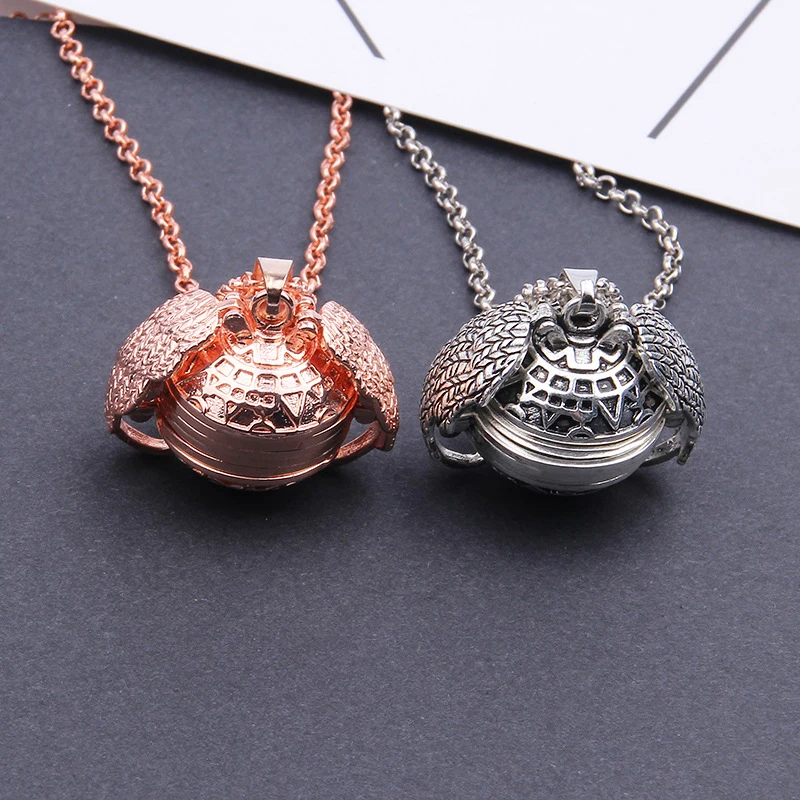 The latest models can open pendant necklaces Multi-layered wings Photo box photo locket Photo photo box necklace
The latest models can open pendant necklaces Multi-layered wings Photo box photo locket Photo photo box necklace