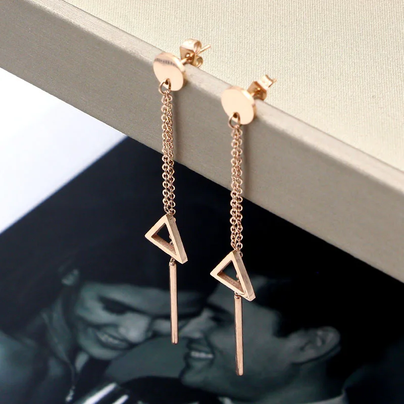 YUN RUO 2018 Elegant Triangle Stud Earring Woman Rose Gold Color Titanium Steel Jewelry Girl Gift Party Never Fade Drop Shipping
YUN RUO 2018 Elegant Triangle Stud Earring Woman Rose Gold Color Titanium Steel Jewelry Girl Gift Party Never Fade Drop Shipping