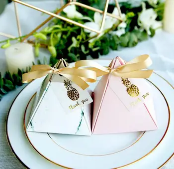 100pcs Triangular Pyramid Two pattern Candy Boxes + thank you tags Bomboniere Wedding Favors souvenirs Gift Box Chocolate Box
100pcs Triangular Pyramid Two pattern Candy Boxes + thank you tags Bomboniere Wedding Favors souvenirs Gift Box Chocolate Box