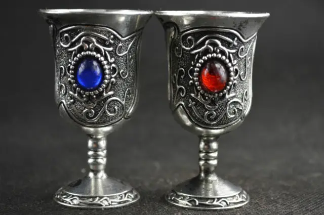 A Pair of Elaborate Old Decoration Handwork Tibetan Silver Flower Inlaid with Artificial Bead Cups
A Pair of Elaborate Old Decoration Handwork Tibetan Silver Flower Inlaid with Artificial Bead Cups