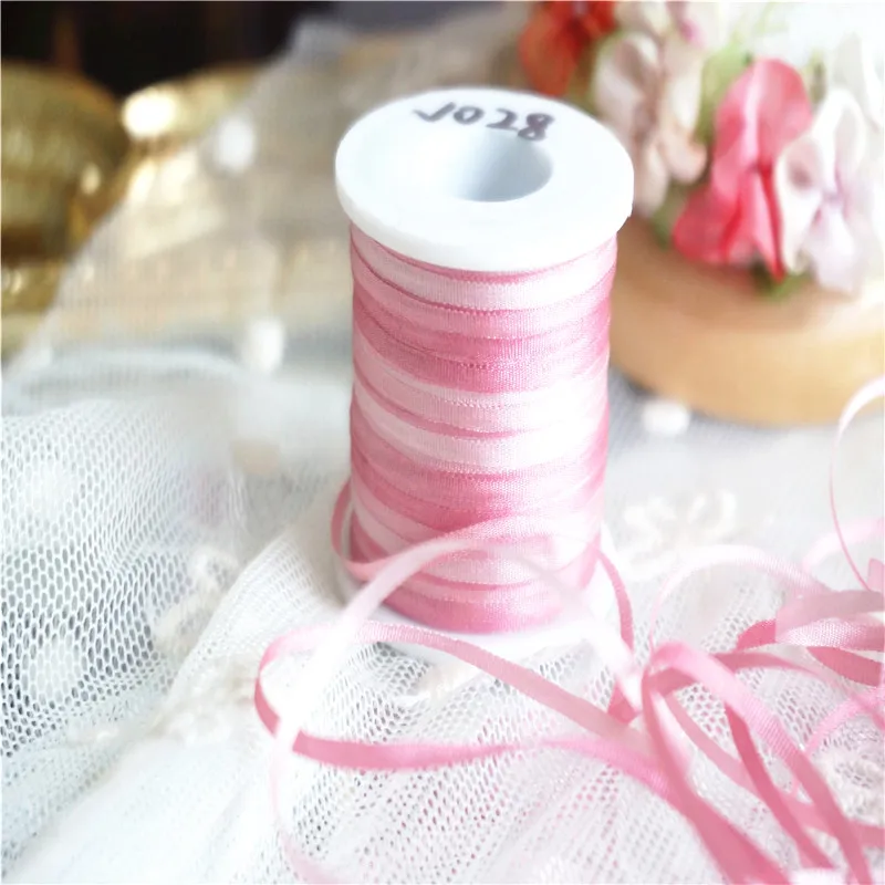 2mmX20m/roll variegated colors of 100% pure silk embroidery ribbon thin taffeta high quality silk ribbon Anya Ribbon Handcraft
2mmX20m/roll variegated colors of 100% pure silk embroidery ribbon thin taffeta high quality silk ribbon Anya Ribbon Handcraft