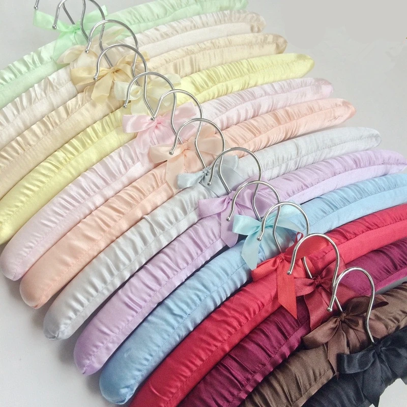 Hot 5pcs/set retro High-quality Cloth Clothes Hangers organizer Silk satin fabric Hooks Fabric Coated Hanger 5 colors Percha
Hot 5pcs/set retro High-quality Cloth Clothes Hangers organizer Silk satin fabric Hooks Fabric Coated Hanger 5 colors Percha