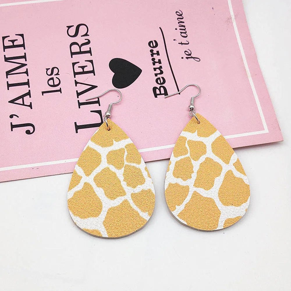New yellow leopard leather earrings simple double-sided leather drop earrings clothing jewelry earrings 2019 P169
New yellow leopard leather earrings simple double-sided leather drop earrings clothing jewelry earrings 2019 P169