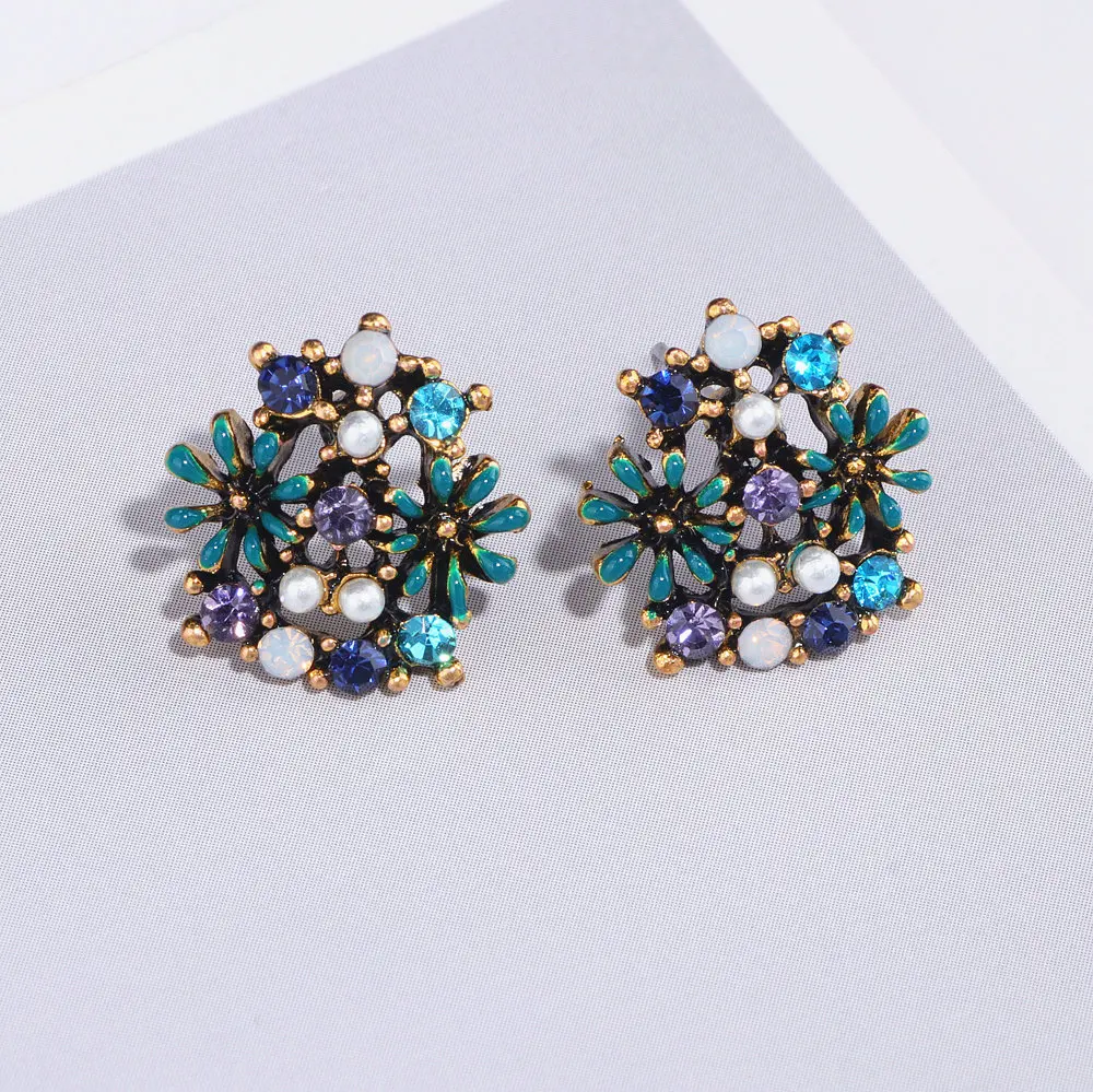 Vintage Sweet Cute Flower Stud Earrings for Women 2019 New Fashion Pearl Crystal Earrings Femme Brincos Wholesale Jewelry WX195
Vintage Sweet Cute Flower Stud Earrings for Women 2019 New Fashion Pearl Crystal Earrings Femme Brincos Wholesale Jewelry WX195