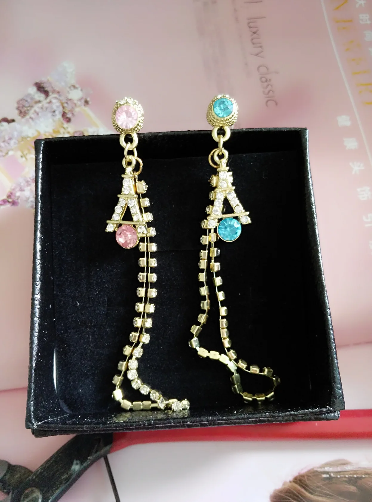 New arrived diamond embroidery iron tower long chain tassel universal phone dust plug earphone jack for Huawei for Xiaommi
New arrived diamond embroidery iron tower long chain tassel universal phone dust plug earphone jack for Huawei for Xiaommi