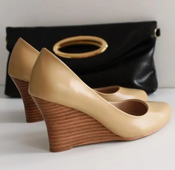 2018 Autumn new shallow women's shoes leather pointed high heels bare color slope women 33-40 yards
2018 Autumn new shallow women's shoes leather pointed high heels bare color slope women 33-40 yards