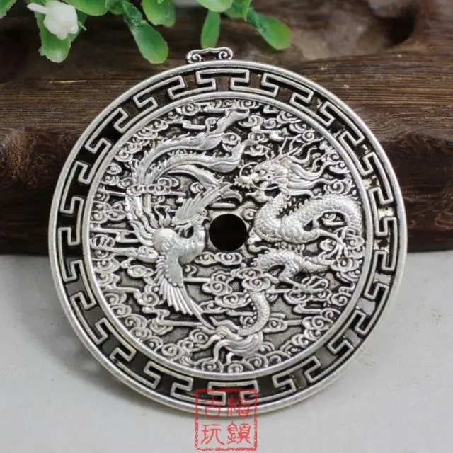 Exquisite Chinese Collection Tibetan silver Round Dragon and Phoenix Plate Pendant
Exquisite Chinese Collection Tibetan silver Round Dragon and Phoenix Plate Pendant