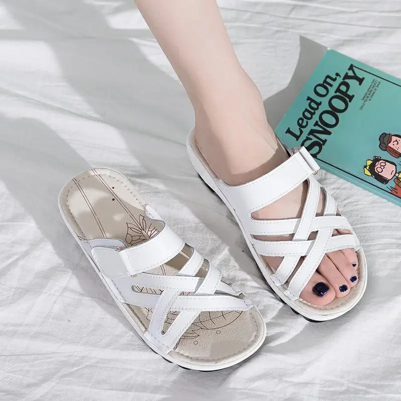 Summer 2019 Leather Sandals Women Slip on Slippers Solid Color Wedge Chunky Heel Lady Casual Slipper Basic Style Sandalias 35-40
Summer 2019 Leather Sandals Women Slip on Slippers Solid Color Wedge Chunky Heel Lady Casual Slipper Basic Style Sandalias 35-40