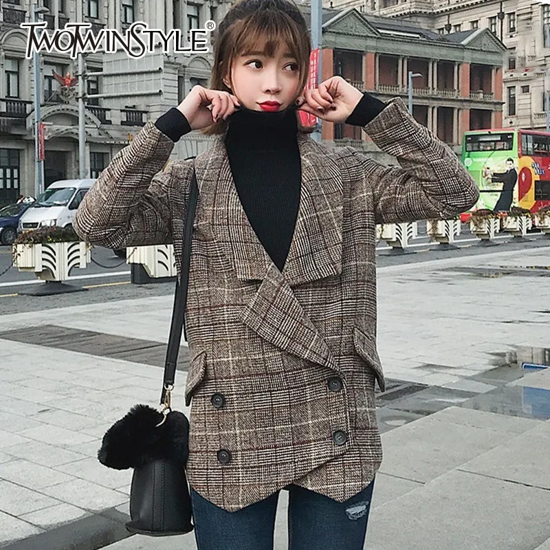 TWOTWINSTYLE Plaid Woolen Blazer Tops Female Long Sleeve Double Breasted Irregular Coat Women 2018 Autumn Vintage England Style
TWOTWINSTYLE Plaid Woolen Blazer Tops Female Long Sleeve Double Breasted Irregular Coat Women 2018 Autumn Vintage England Style