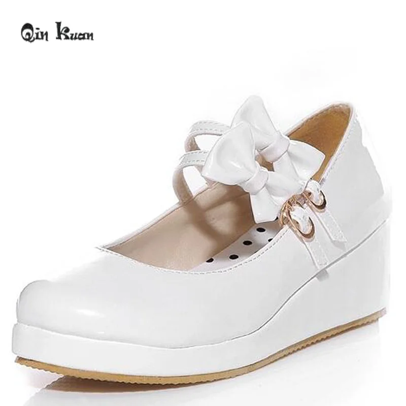 Qin Kuan Princess Women Lolita Shoes Summer Bowtie Round Toe Patent Leather Ladies Cosplay Shoes Large Size 34-43
Qin Kuan Princess Women Lolita Shoes Summer Bowtie Round Toe Patent Leather Ladies Cosplay Shoes Large Size 34-43