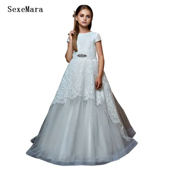 White Lace A-Line Flower Girls Dresses Lace Puffy Tulle Buttons Covered Back Kids Communion Gown Party Pageant Dress with Sash
White Lace A-Line Flower Girls Dresses Lace Puffy Tulle Buttons Covered Back Kids Communion Gown Party Pageant Dress with Sash