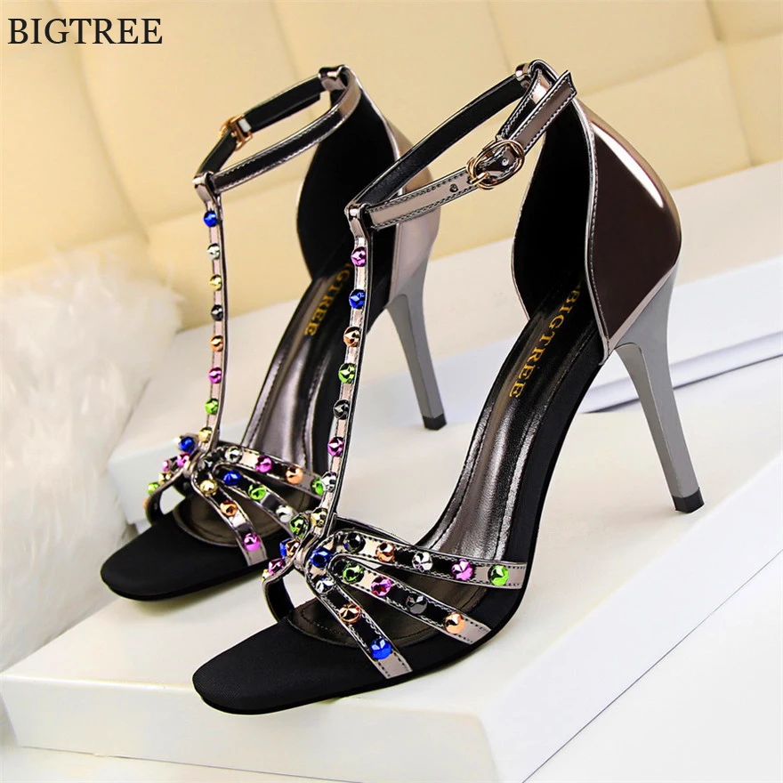 2019 Colourful Crystal Sexy T-word Buckle Women's Office Sandals Summer Open Toe Fashion High Heels Sandals Women Patent Leather
2019 Colourful Crystal Sexy T-word Buckle Women's Office Sandals Summer Open Toe Fashion High Heels Sandals Women Patent Leather
