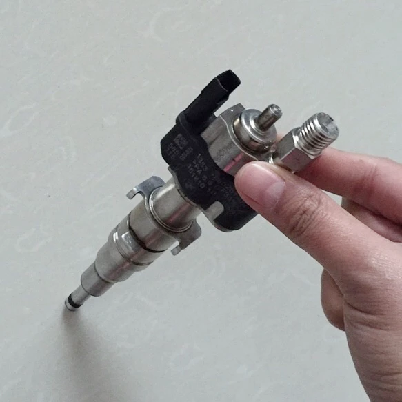 parts OE No 13538616079 13537585261 for BMW 13 53 7 585 261 fuel injector 13 53 8 616 079 OEM No 13 53 7 585 261
parts OE No 13538616079 13537585261 for BMW 13 53 7 585 261 fuel injector 13 53 8 616 079 OEM No 13 53 7 585 261