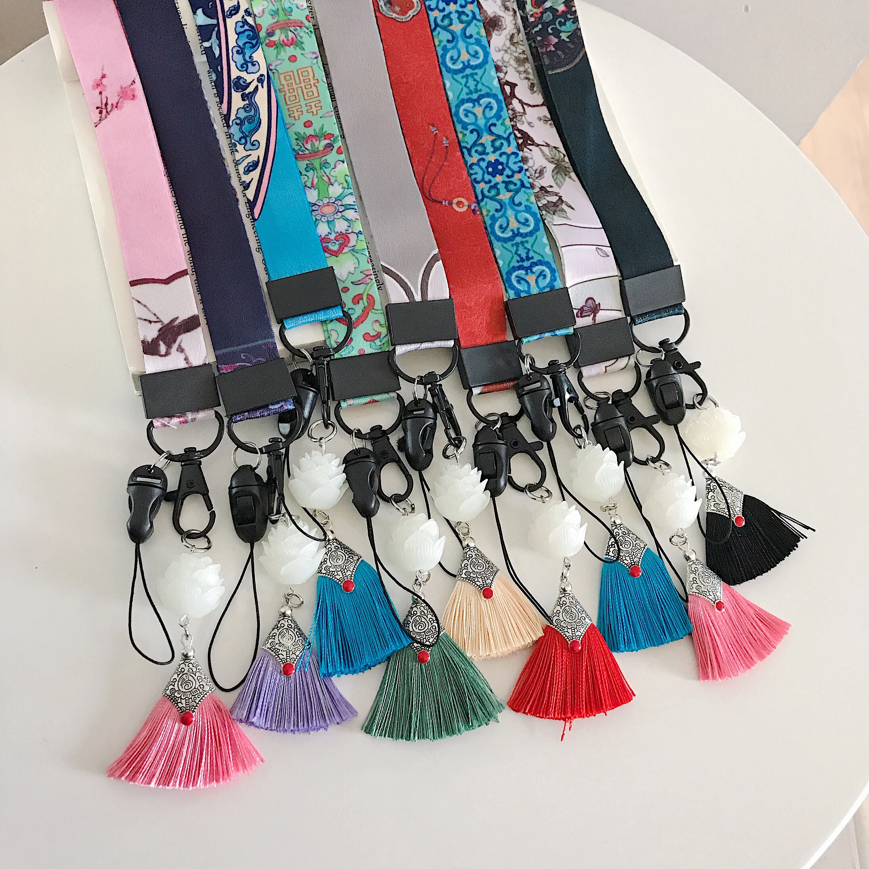 Newest Retro Style Lanyard ID Pass Card Badge Holder shone Neck Straps Gym Key Mobile Phone Holder DIY Hang Rope Lariat Lanyard
Newest Retro Style Lanyard ID Pass Card Badge Holder shone Neck Straps Gym Key Mobile Phone Holder DIY Hang Rope Lariat Lanyard