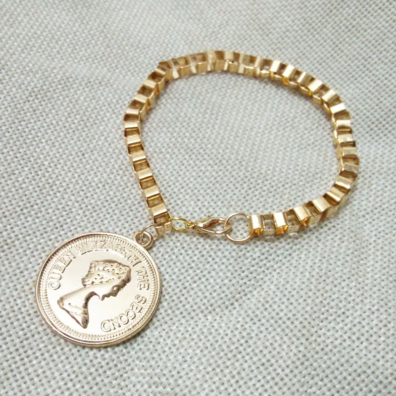 bracelet charms link opened box venise chains width 2- 5mm-loop lobster clasp jump rings Bangle queens head coins charm pulseras
bracelet charms link opened box venise chains width 2- 5mm-loop lobster clasp jump rings Bangle queens head coins charm pulseras