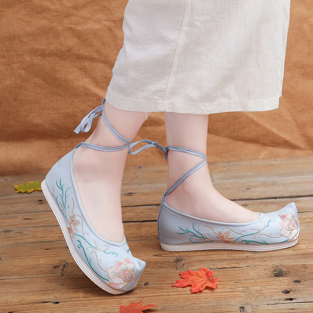 2019 New High End Floral Embroidered Women Canvas Flat Platforms Mid Top Ankle Strap Chinese Style Ladies Casual Denim Shoes
2019 New High End Floral Embroidered Women Canvas Flat Platforms Mid Top Ankle Strap Chinese Style Ladies Casual Denim Shoes