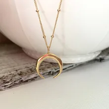 2018 Delicate kolye pendente Della Collana Curvo crescent moon collana Oro Argento donne Collana Dei Monili delle signore Regalo Di Compleanno(China)