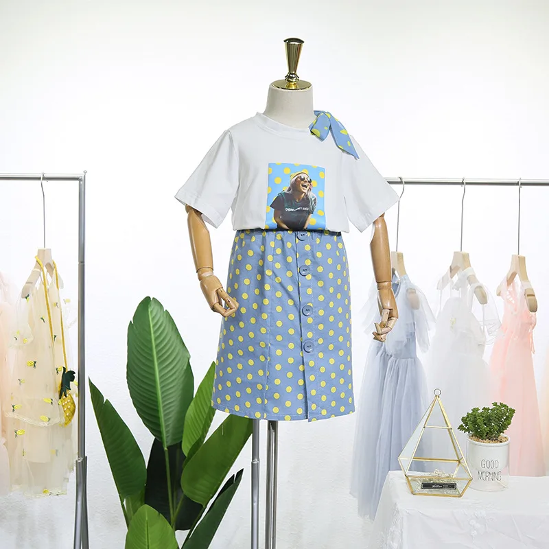 Girls wear 2019 summer fashion tie printed short-sleeved T-shirt high waist wave point hip skirt two-piece
Girls wear 2019 summer fashion tie printed short-sleeved T-shirt high waist wave point hip skirt two-piece