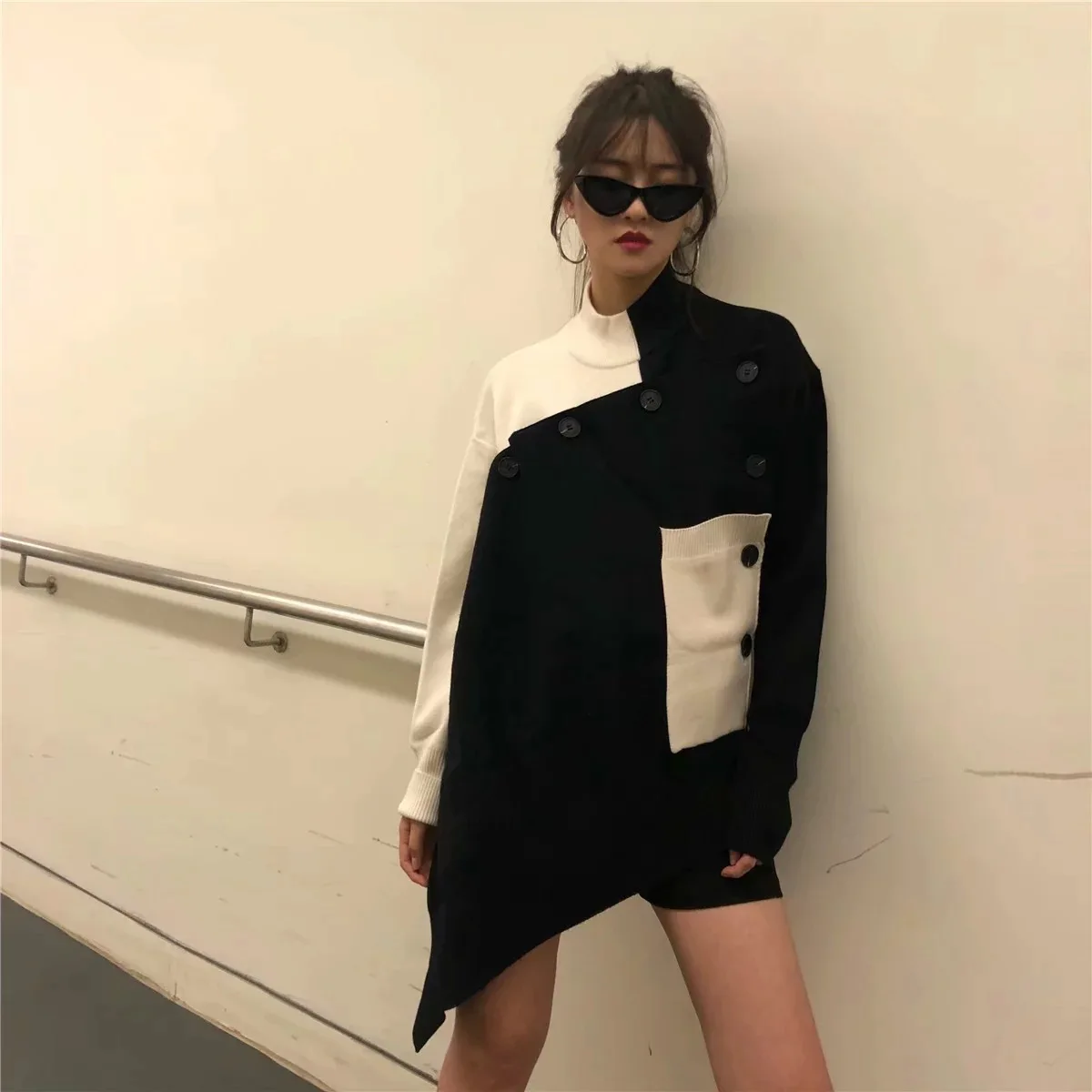 2019 Spring New Arrival European Style Slim Chic Fashion Trend Black And White Knitted Pullover With Buttons Free Shipping
2019 Spring New Arrival European Style Slim Chic Fashion Trend Black And White Knitted Pullover With Buttons Free Shipping