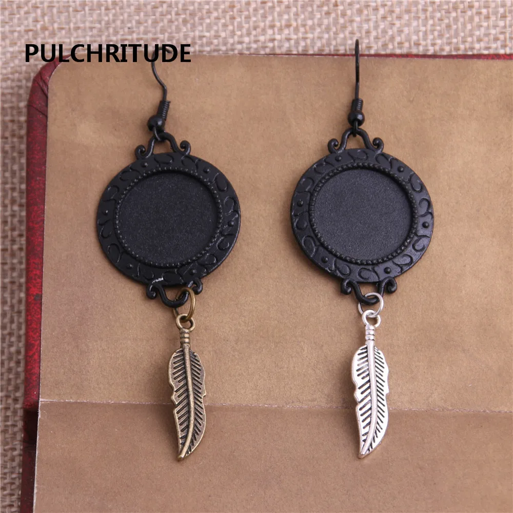 

PULCHRITUDE 12 pcs/lot Metal black Alloy Fit 18mm dia Round Cabochon Pendant Settings Feather Pendant C0298