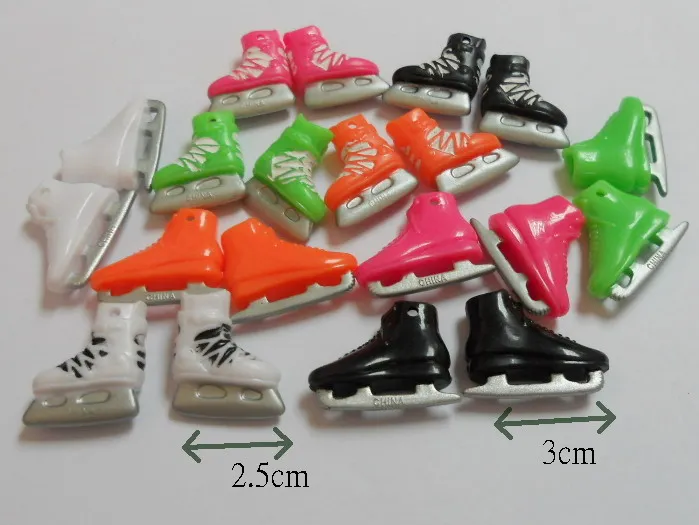 12X VINTAGE Plastic Charms-K (Skate shoe) for Necklace Retro Fashion Jewellery Chain clip Bead Girl Home Craft Cup Cake Topper
12X VINTAGE Plastic Charms-K (Skate shoe) for Necklace Retro Fashion Jewellery Chain clip Bead Girl Home Craft Cup Cake Topper