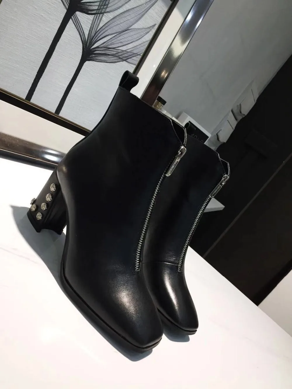 woman boots 2018 winter new leather square head thick with front zipper women's shoes fashion rose wild boots luxury brand
woman boots 2018 winter new leather square head thick with front zipper women's shoes fashion rose wild boots luxury brand