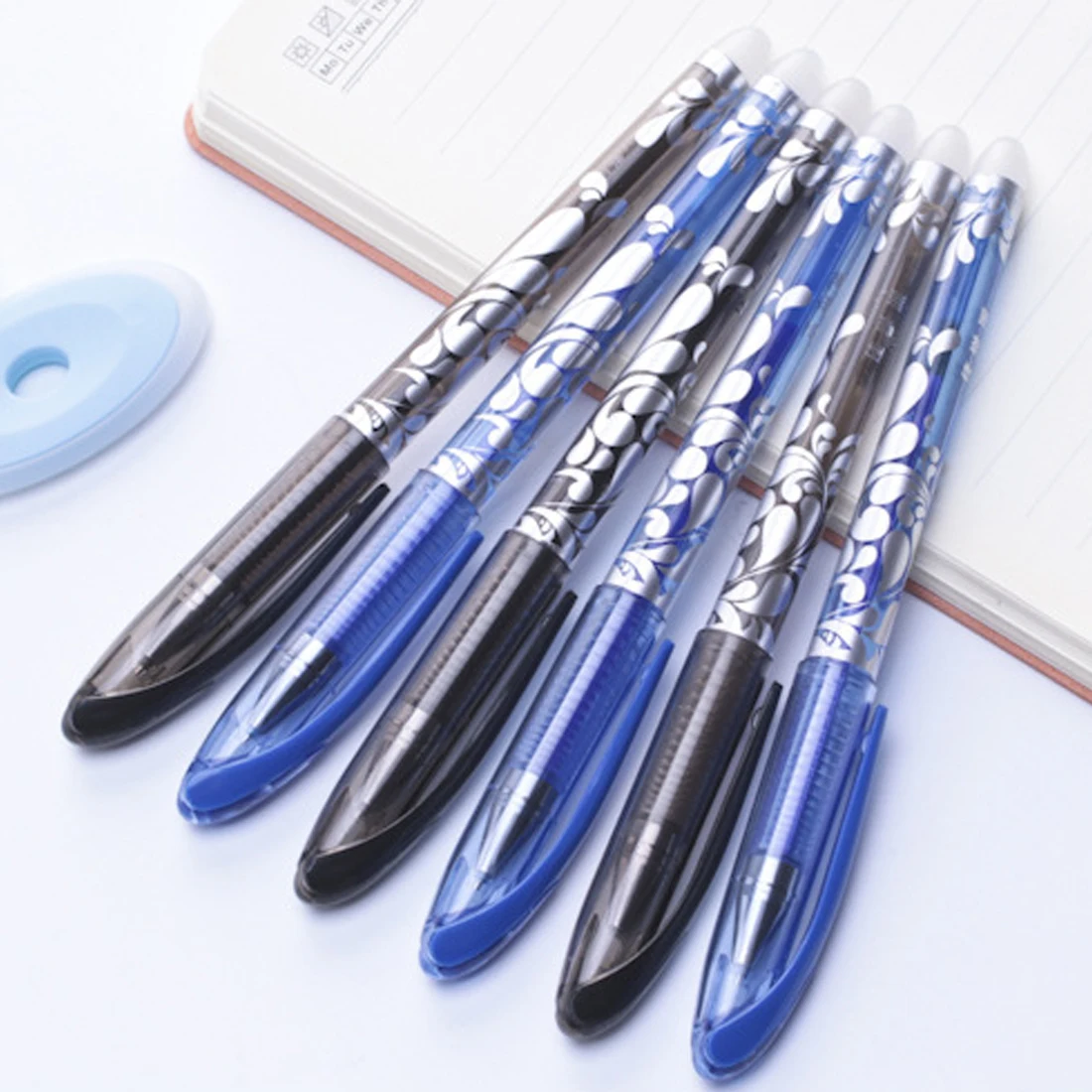 1Pcs New Fashion 0.5mm Erasable Pen Creative Drawing Tools Black And Blue Student Writing Tools Office Stationery
1Pcs New Fashion 0.5mm Erasable Pen Creative Drawing Tools Black And Blue Student Writing Tools Office Stationery