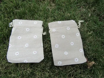 Free Shipping 50Pcs Flower Hemp Drawstring Jewelry Gift Pouches Jute Bag Incense Storage Linen Bag 10x14cm 
Free Shipping 50Pcs Flower Hemp Drawstring Jewelry Gift Pouches Jute Bag Incense Storage Linen Bag 10x14cm