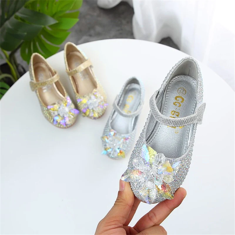 2019 Hot sale girls princess leather shoes boutique glittering crystal bright diamond children shoes kids performance high heels
2019 Hot sale girls princess leather shoes boutique glittering crystal bright diamond children shoes kids performance high heels