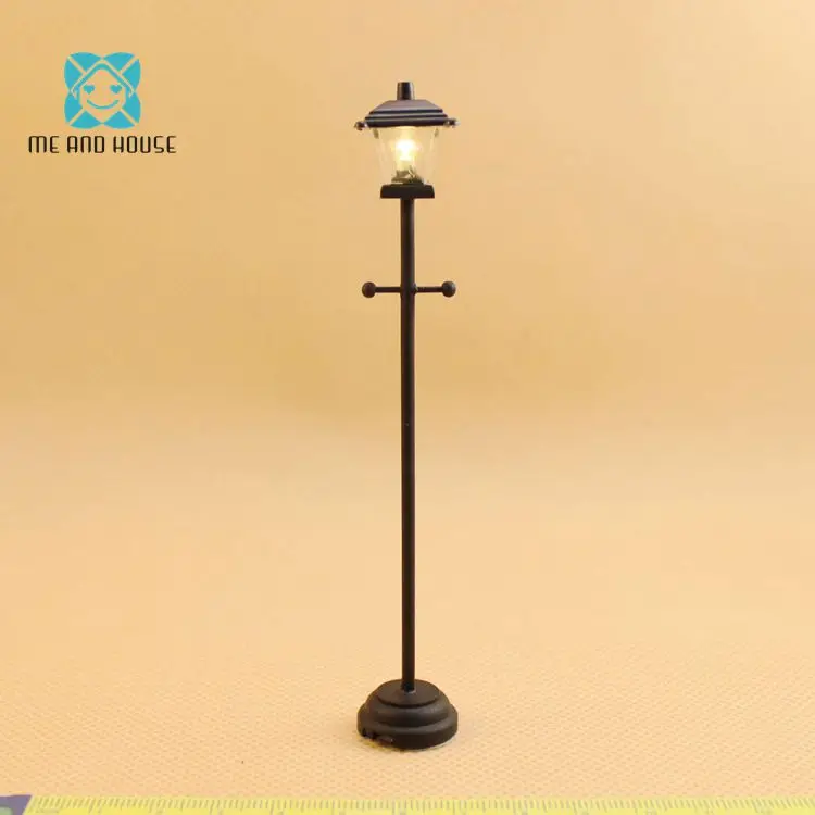 Mini Dolls lighting 1:12 Scale Doll House battery-operated powered led black street lamp
Mini Dolls lighting 1:12 Scale Doll House battery-operated powered led black street lamp