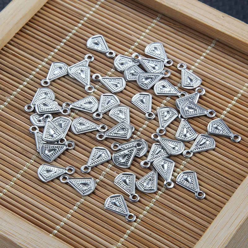 20pcs/lot creative handcrafted compact geometry stainless steel Triangle necklace bracelet small pendant for DIY jewelry making
20pcs/lot creative handcrafted compact geometry stainless steel Triangle necklace bracelet small pendant for DIY jewelry making