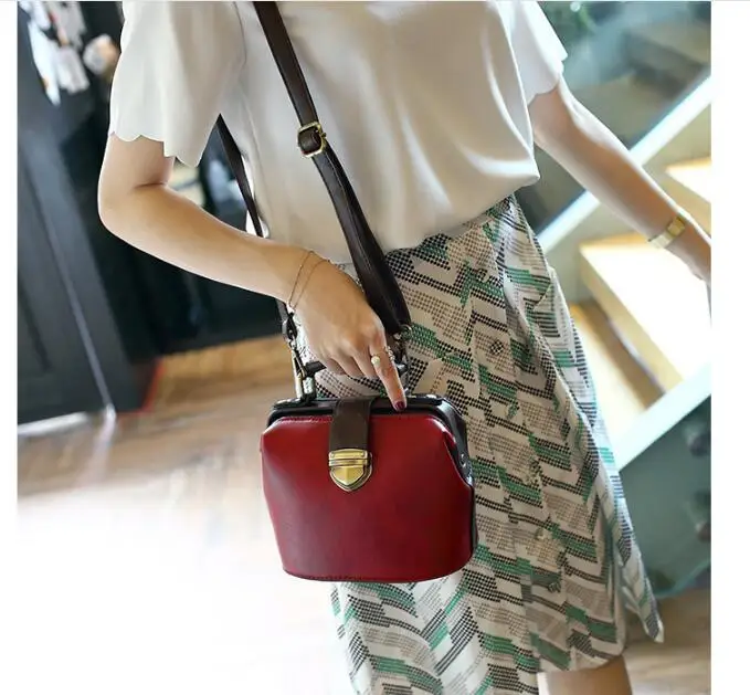 New Small Retro Doctor Box Bag Brand 2019 Summer PU Leather Women's Messenger Bags Women Hot Sale Handbag
New Small Retro Doctor Box Bag Brand 2019 Summer PU Leather Women's Messenger Bags Women Hot Sale Handbag