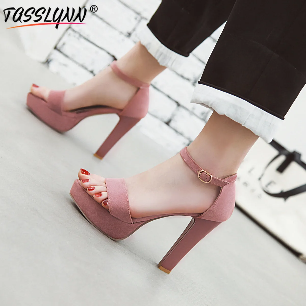 TASSLYNN 2019 Platform Sandals Women Peep Toe Sexy Platform Sandals Square High Heels Sandals Party /wedding Summer Women Shoes
TASSLYNN 2019 Platform Sandals Women Peep Toe Sexy Platform Sandals Square High Heels Sandals Party /wedding Summer Women Shoes