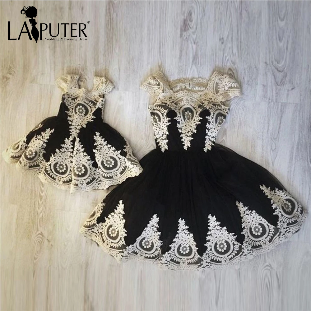 Real Photos Gold Lace Appliques Black Mini Short Cocktail Dresses 2017 Sexy Cocktail Party Prom Dress Mother and Daughter Gowns
Real Photos Gold Lace Appliques Black Mini Short Cocktail Dresses 2017 Sexy Cocktail Party Prom Dress Mother and Daughter Gowns