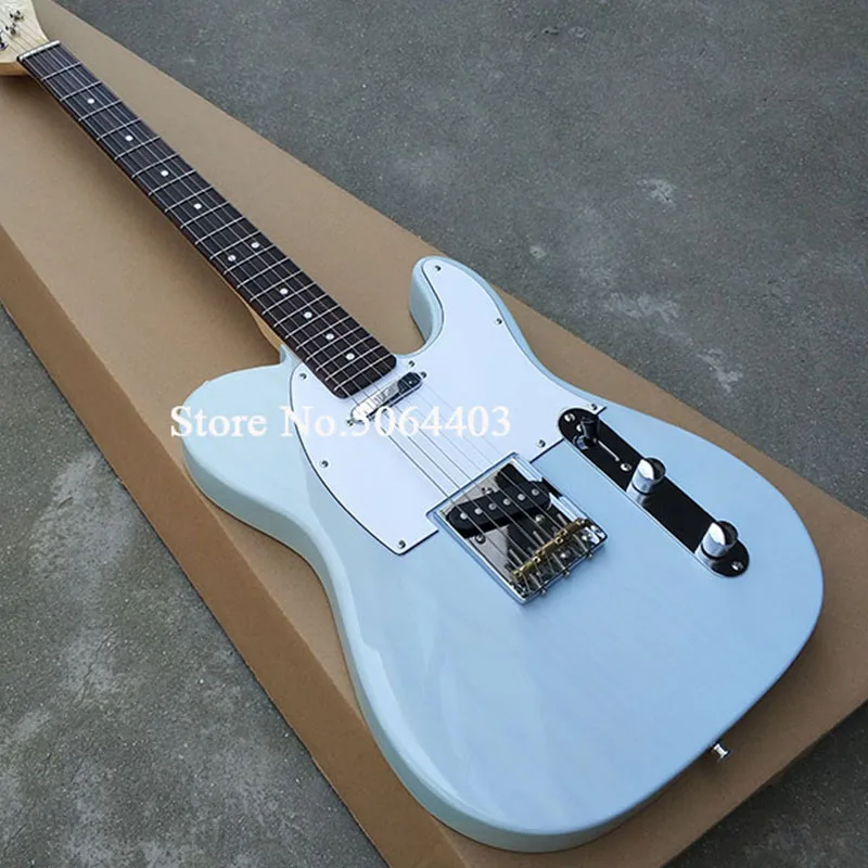 High quality electric guitar, light blue, rose wood fingerboard, bridge copper bridge, string back, postage
High quality electric guitar, light blue, rose wood fingerboard, bridge copper bridge, string back, postage