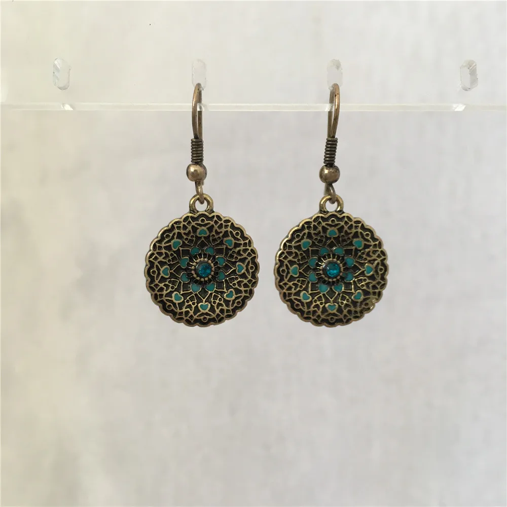 CASUAL BURNISHED GOLD COLOR WITH BLUE GREEN STONE ENAMEL HEART ENGRAVED FISHHOOK EARRING FOR WOMAN MAN
CASUAL BURNISHED GOLD COLOR WITH BLUE GREEN STONE ENAMEL HEART ENGRAVED FISHHOOK EARRING FOR WOMAN MAN