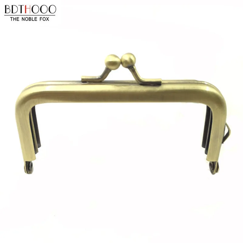10pcs/lot 8.5cm Non-porous Coin Purse Frame DIY Metal Purse Frames Kiss Clasp Bag Parts Metal Frame Accessories for Bags
10pcs/lot 8.5cm Non-porous Coin Purse Frame DIY Metal Purse Frames Kiss Clasp Bag Parts Metal Frame Accessories for Bags