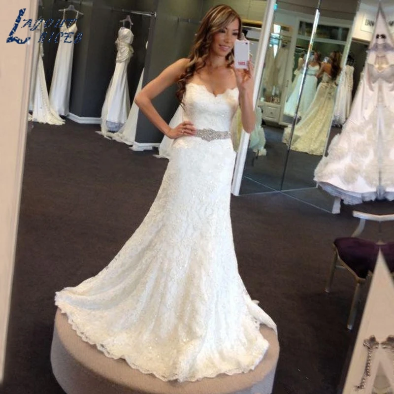 WD24 Vestido de Noiva New Arrival Lace Sheath Wedding Dresses Beading Belt Sexy Bridal Gowns 2017 Court Train
WD24 Vestido de Noiva New Arrival Lace Sheath Wedding Dresses Beading Belt Sexy Bridal Gowns 2017 Court Train