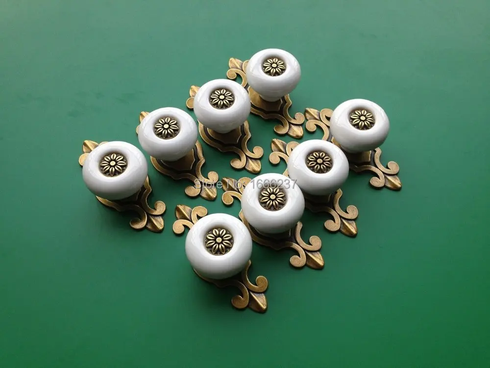Optional White Vintage Retro Ceramic Door Knob Bronze Wardrobe Cabinet Drawer Kitchen Cupboard Pull Handle DIY HD062
Optional White Vintage Retro Ceramic Door Knob Bronze Wardrobe Cabinet Drawer Kitchen Cupboard Pull Handle DIY HD062