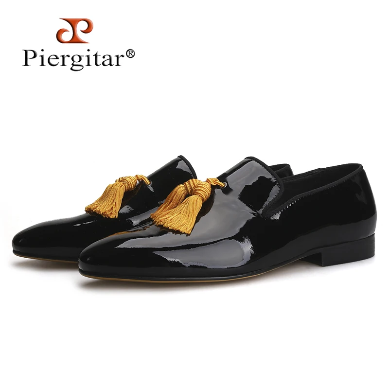 Piergitar 2019 Black Colors Patent Leather men tassel shoes Men's Loafers Party and Wedding Men dress shoes smoking slippers
Piergitar 2019 Black Colors Patent Leather men tassel shoes Men's Loafers Party and Wedding Men dress shoes smoking slippers