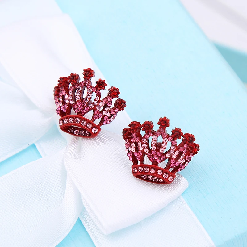 Elegant Jewelry Hollowed Crown Shiny Crystals Stud Earrings Wholesale Price Women Earrings Fashion Jewelry
Elegant Jewelry Hollowed Crown Shiny Crystals Stud Earrings Wholesale Price Women Earrings Fashion Jewelry