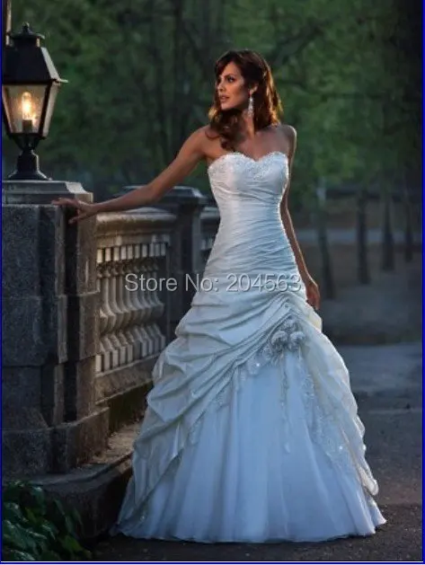Classic Taffeta A Line In Stock Wedding Dress With Flowers Sweetheart Garden Bridal Gown Floor Length
Classic Taffeta A Line In Stock Wedding Dress With Flowers Sweetheart Garden Bridal Gown Floor Length