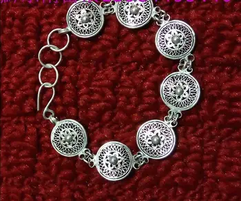 Guizhou national wind tradition pinch flower silk bracelet handmade Miao silver retro to do the old crafts
Guizhou national wind tradition pinch flower silk bracelet handmade Miao silver retro to do the old crafts