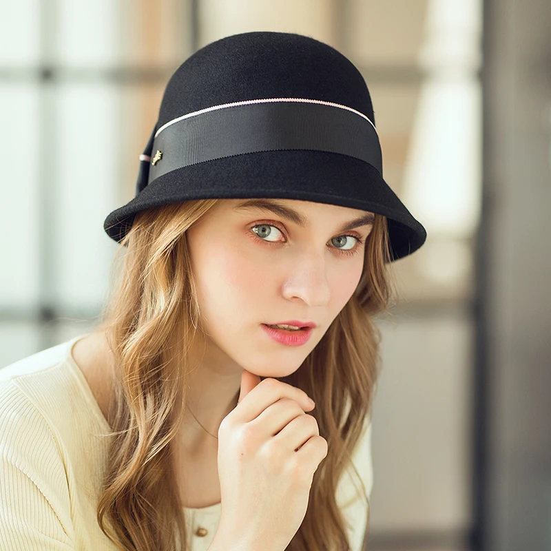 Sedancasesa Women Cloche Fedora Hats for Women 100% Australian Wool Winter Autumn Fashion Derby Hat Bowknot Ribbon Sombreros
Sedancasesa Women Cloche Fedora Hats for Women 100% Australian Wool Winter Autumn Fashion Derby Hat Bowknot Ribbon Sombreros