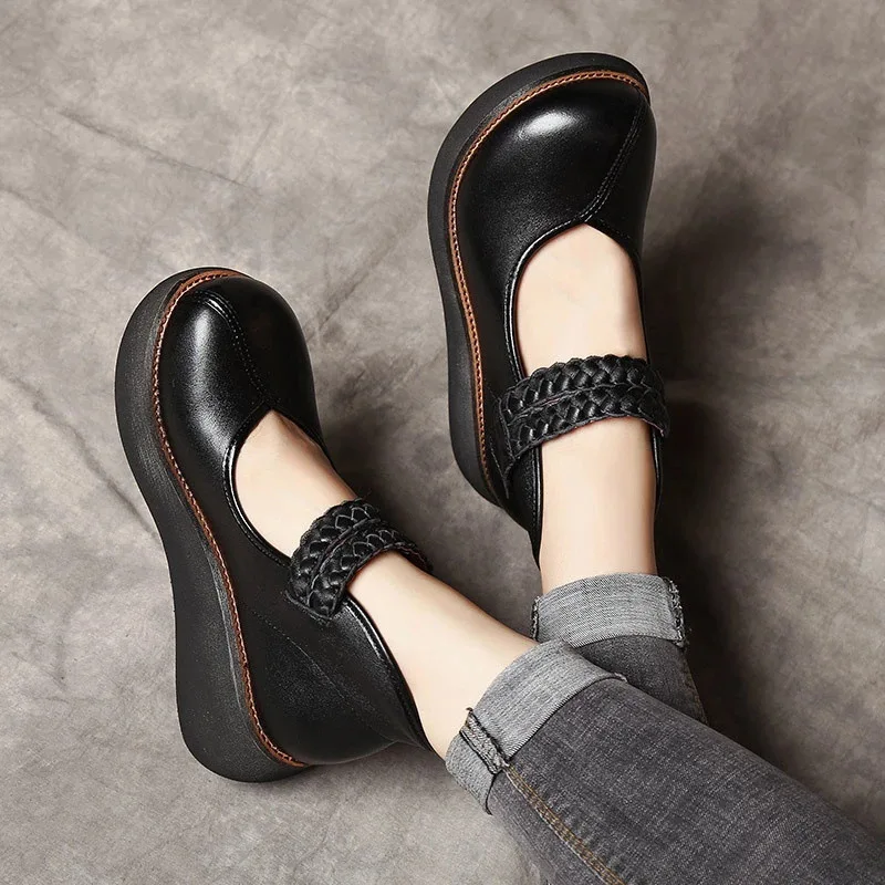 Genuine Leather Women Pumps 6 CM High Heels Wedge Shoes Autumn 2019 Retro Pumps Handmade Leather Women Black Shoes Comfortable
Genuine Leather Women Pumps 6 CM High Heels Wedge Shoes Autumn 2019 Retro Pumps Handmade Leather Women Black Shoes Comfortable