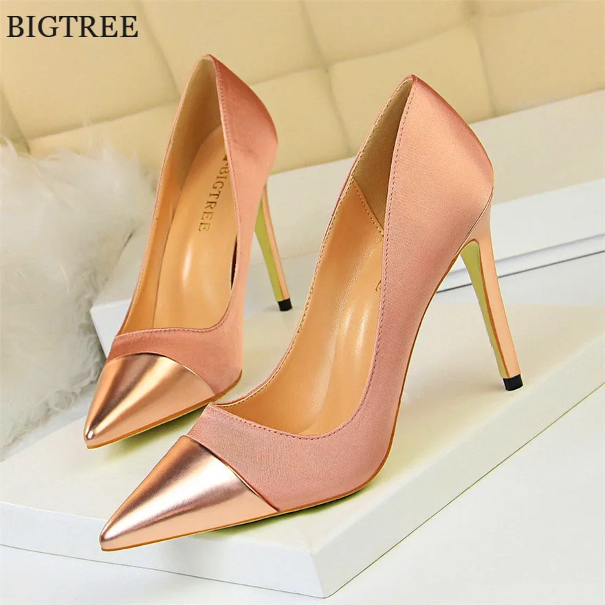 8 Colors Women's High Heels Shoes 2019 New Patent Leather Pointed Toe Women Pumps Shallow Solid Silk Fashion Office Party Shoes
8 Colors Women's High Heels Shoes 2019 New Patent Leather Pointed Toe Women Pumps Shallow Solid Silk Fashion Office Party Shoes