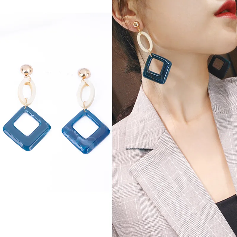 1 Pair Of Zinc Alloy New Retro Temperament Exaggerated Fashion Blue Joker Female Earrings
1 Pair Of Zinc Alloy New Retro Temperament Exaggerated Fashion Blue Joker Female Earrings