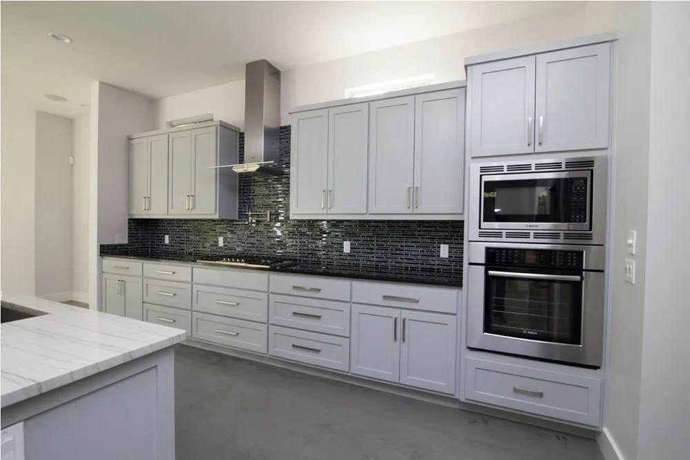 solid wood kitchen cabinets new design white traditional armadio da cucina kitchen furnitures S1606027
solid wood kitchen cabinets new design white traditional armadio da cucina kitchen furnitures S1606027