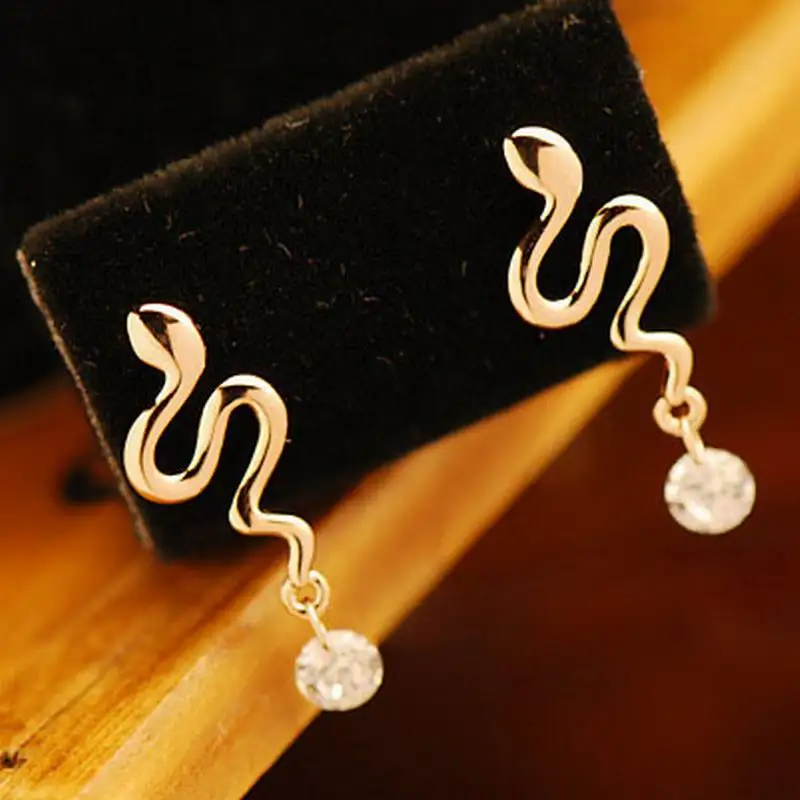 6pair/lot Wholesale Snake Earrings For Women Shining Zircon Gold Color Snake stud Earrings Studs Best Jewelry Gift
6pair/lot Wholesale Snake Earrings For Women Shining Zircon Gold Color Snake stud Earrings Studs Best Jewelry Gift